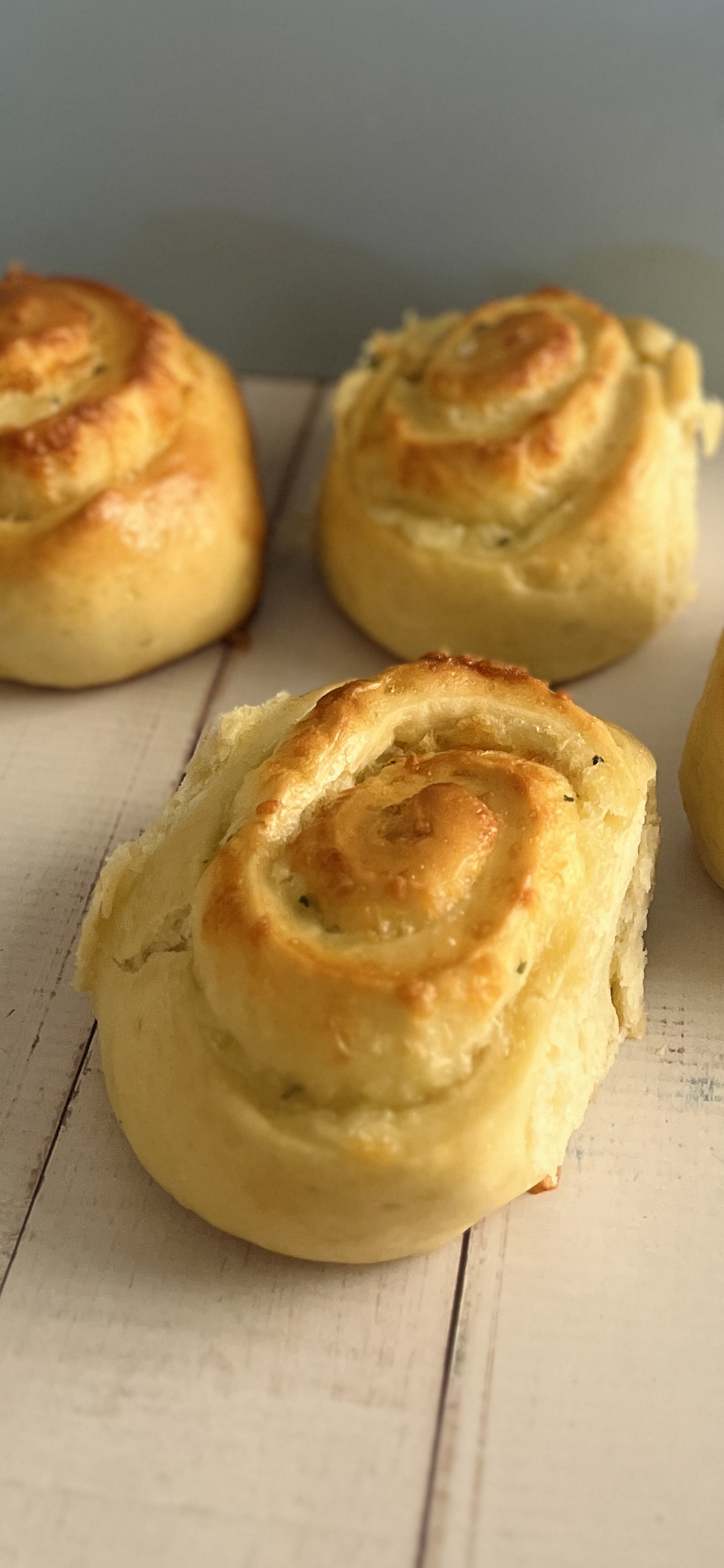 Garlic cheesy rolls
